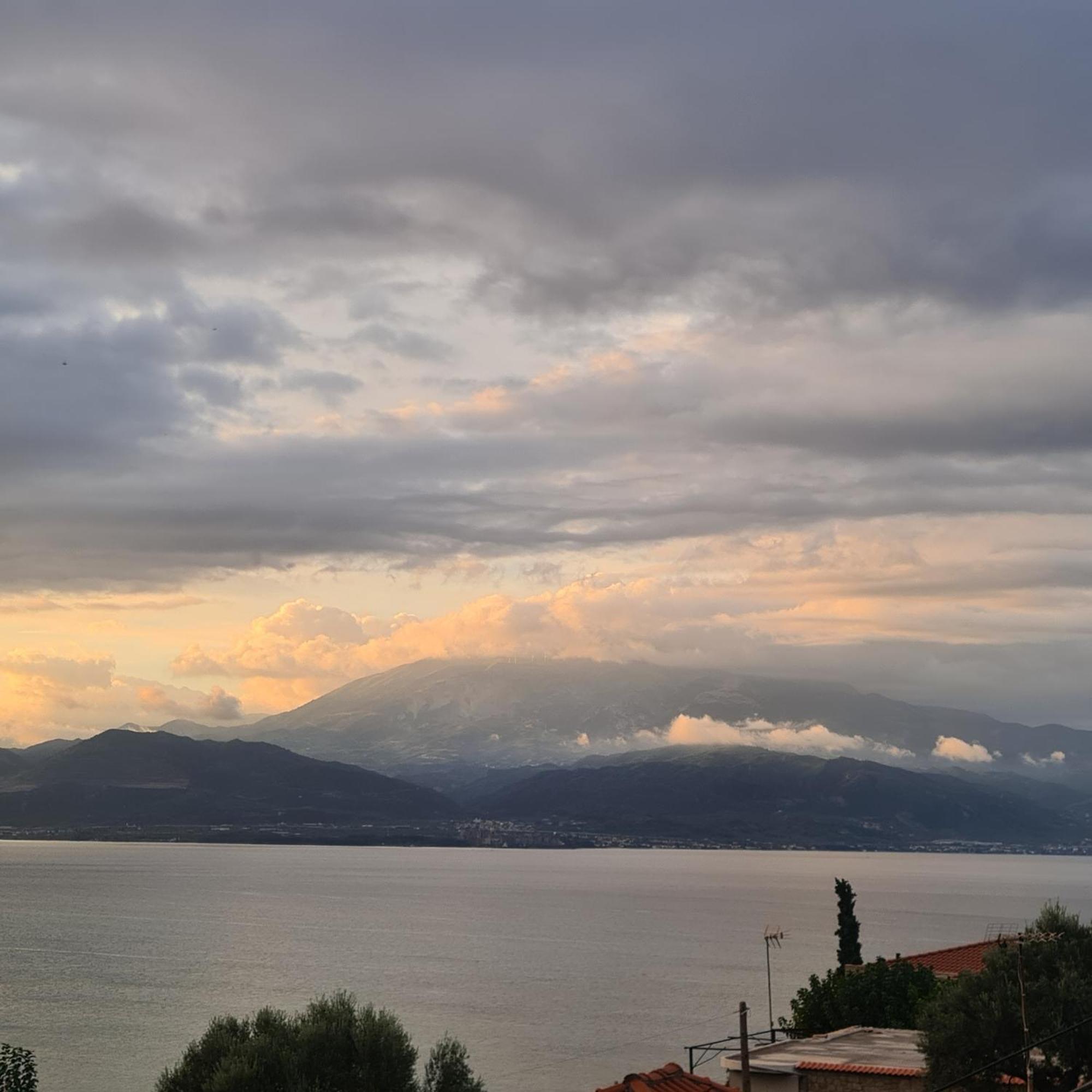 View By The Castle Nafpaktos Vila Exterior foto